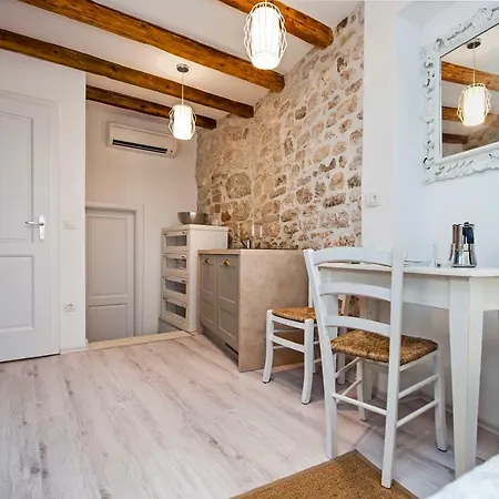 Apartment&studio Ca’ 3 Vie *