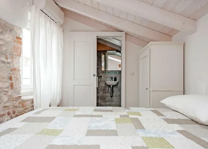 And Ca' 3 Vie Lejlighed *