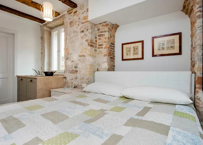 And Ca' 3 Vie Lejlighed *